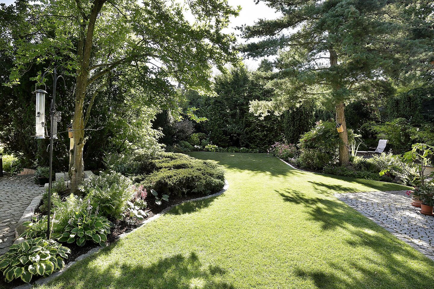 Der Garten vor den Büros - gepflegt von unserem Kunden Garten Ring und fotografiert von unserem Partner Matthias Käser